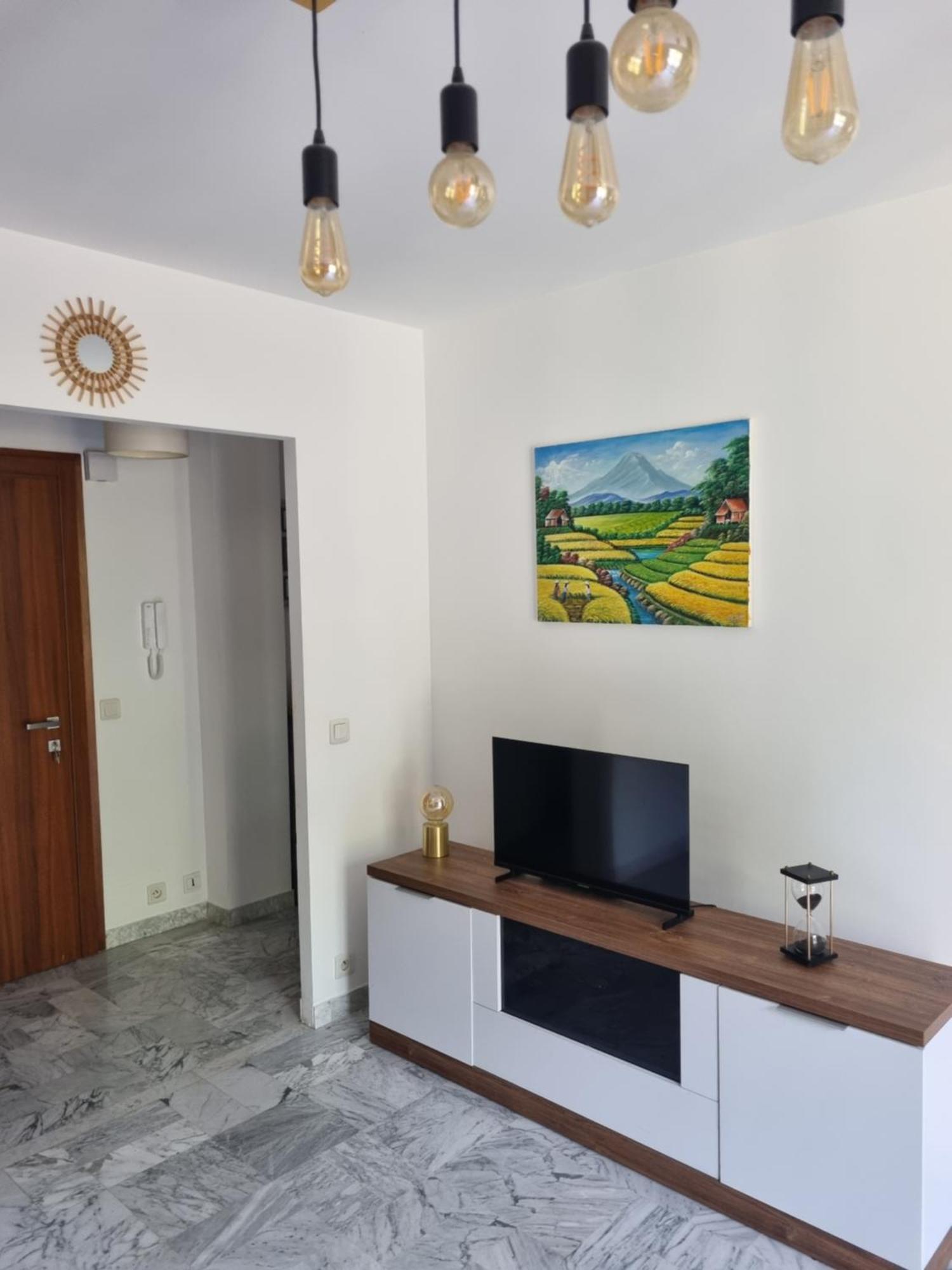 Beau 2 Pieces,terrasse, Parking Centre *